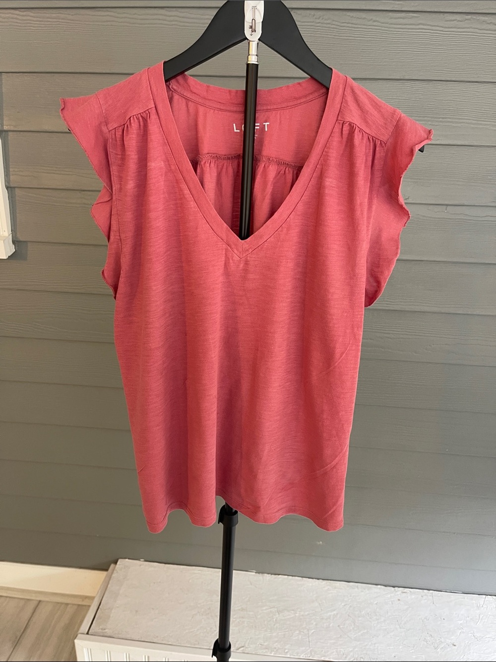 LOFT Pink V-Neck Ruffle Sleeve Tee Size Medium
